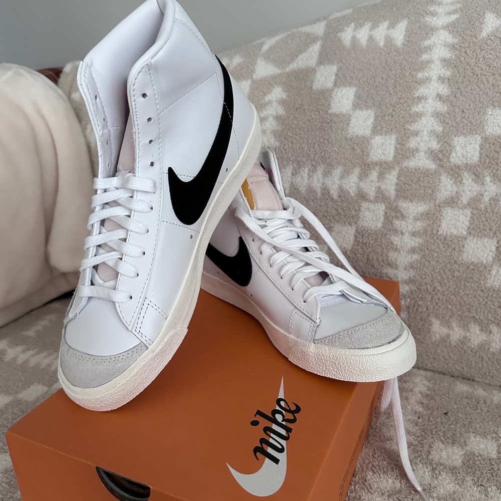 Nike Mid Blazer ‘77 Women’s size 10 Brand New Never Worn